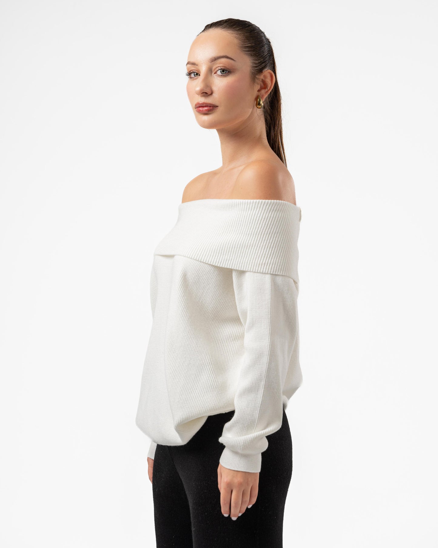 Off shoulder knitted top-white