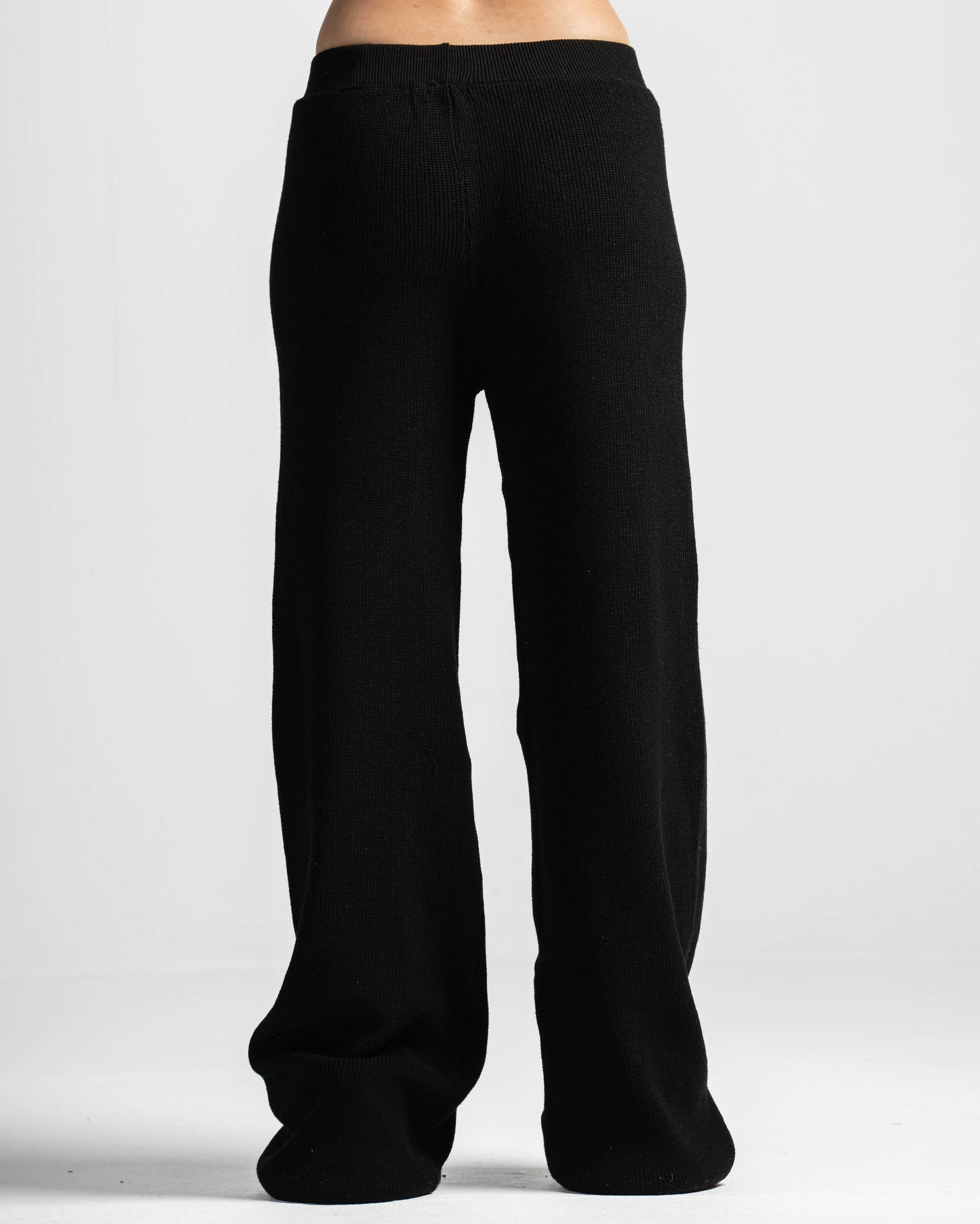 The criss cross pants-black