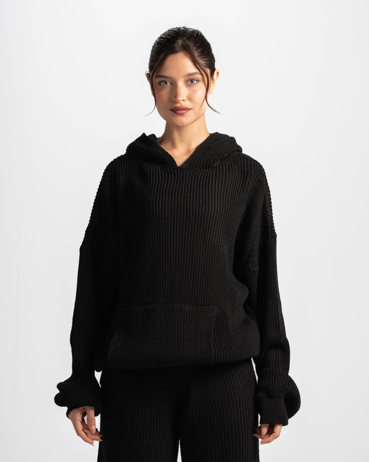 The cozy core hoodie-black