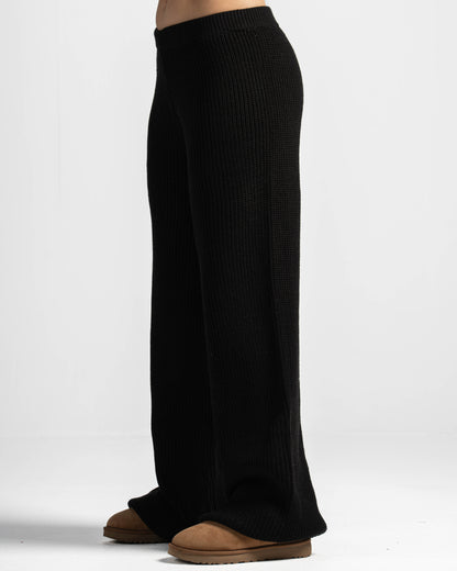 The cozy core pants-black