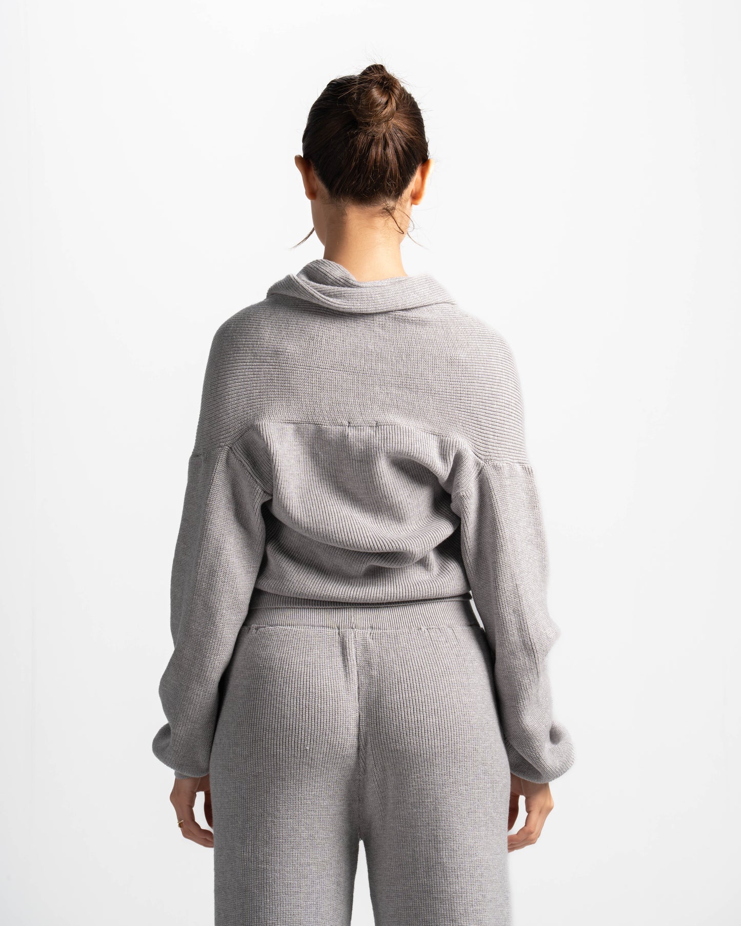 The criss cross top-grey