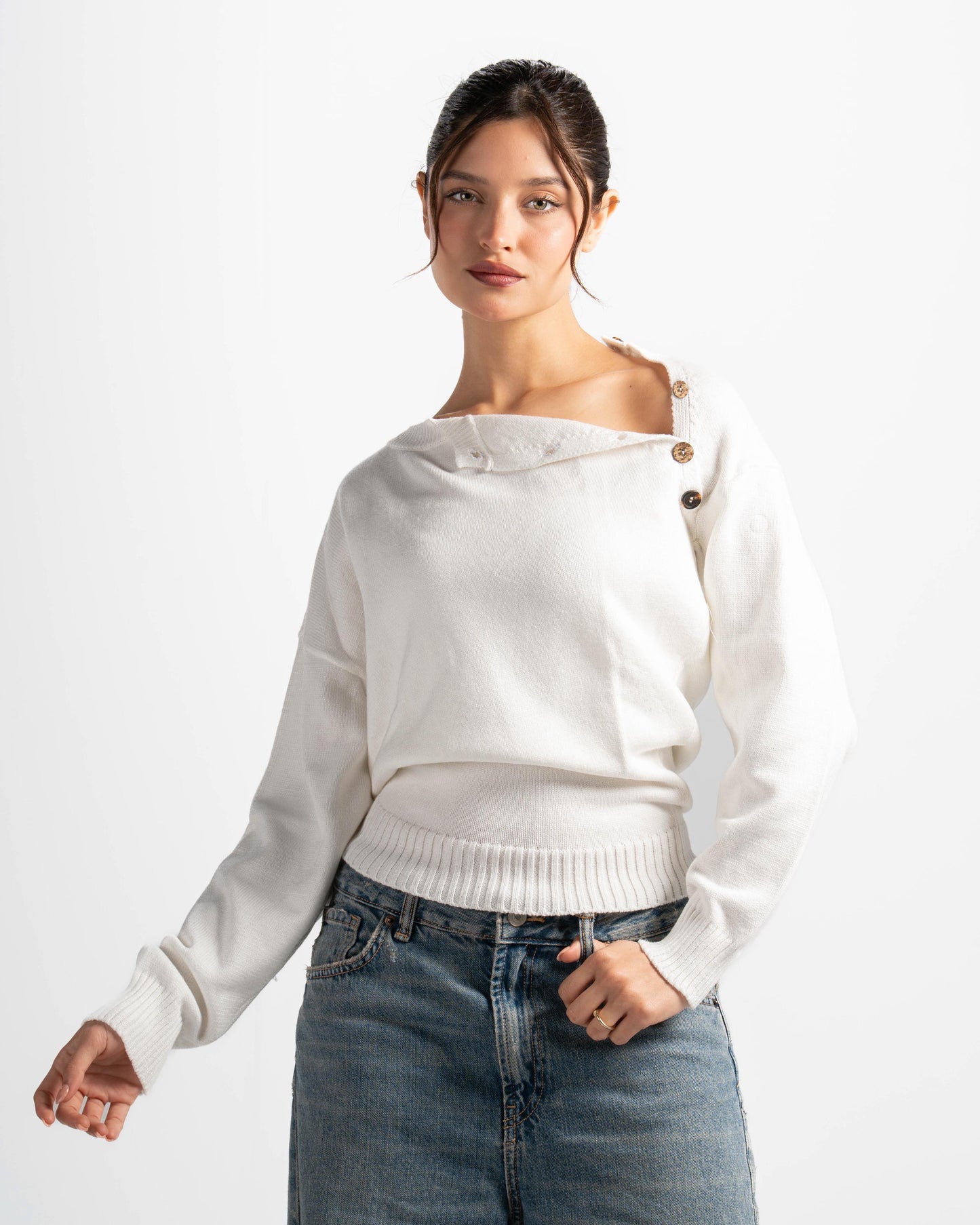 Button cloud sweater-white